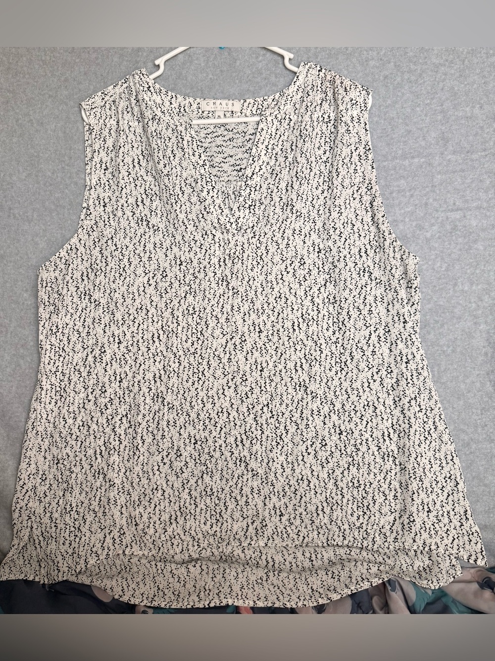 Chaus New York Womens XL Sleeveless V-Neck Blouse Black White Speckled Prin